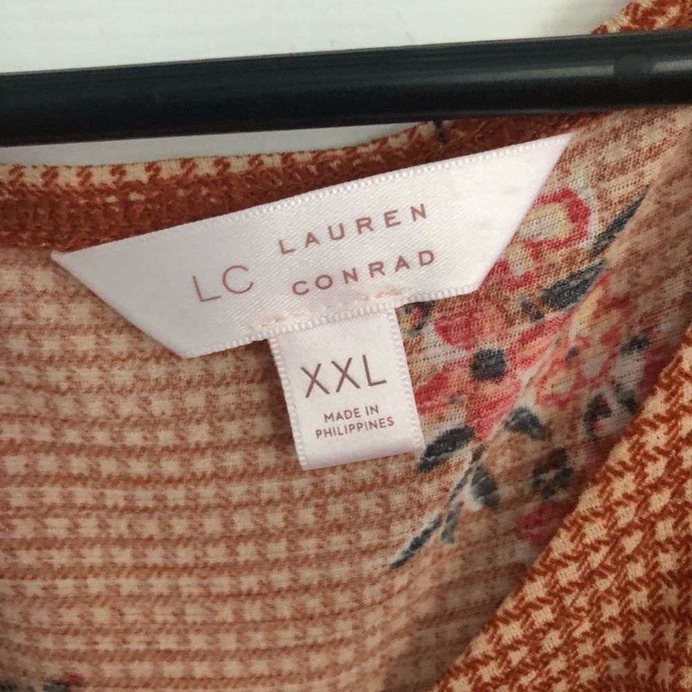 Lc Peek A Boo Shoulders - image 2